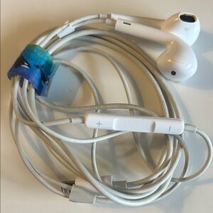 Apple White Earbud Headphones